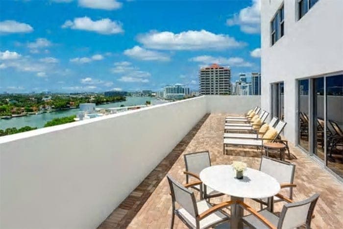Hilton Cabana Miami Beach: Suite Balcony