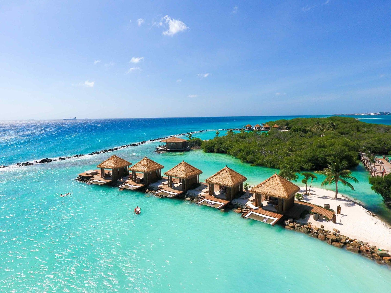 Renaissance Wind Creek Aruba Resort: Overwater bungalows, Renaissance Wind Creek Aruba Resort