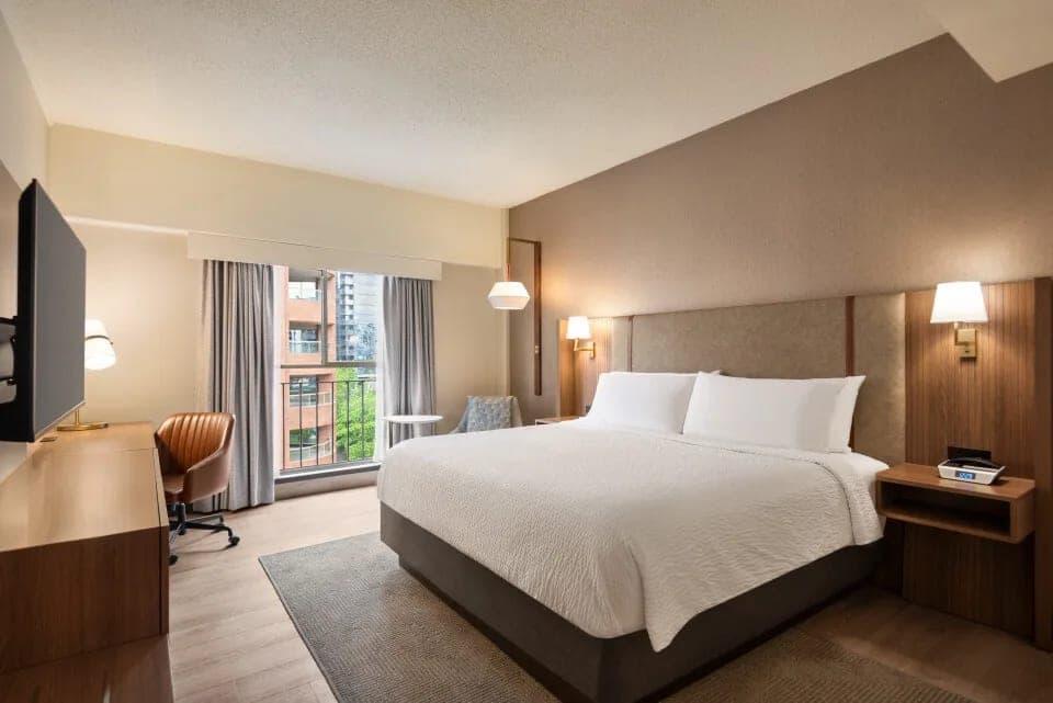 Holiday Inn & Suites Vancouver Downtown: Room