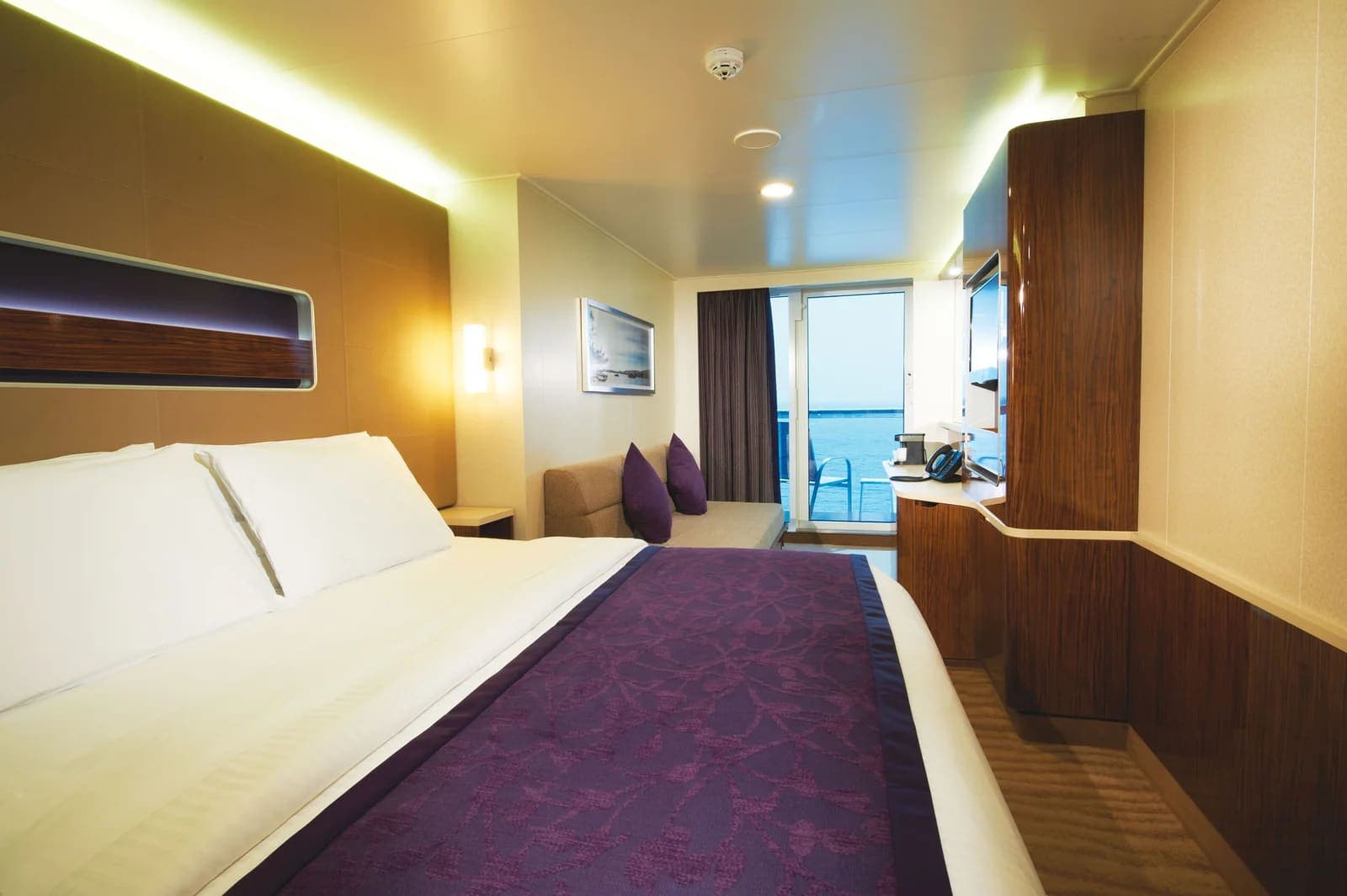 Aft-Facing Club Balcony Suite, Norwegian Breakaway