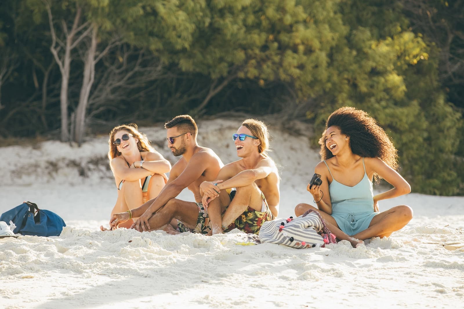 Travellers sitting on Airlie Beach in the Whitsunday region, Australia