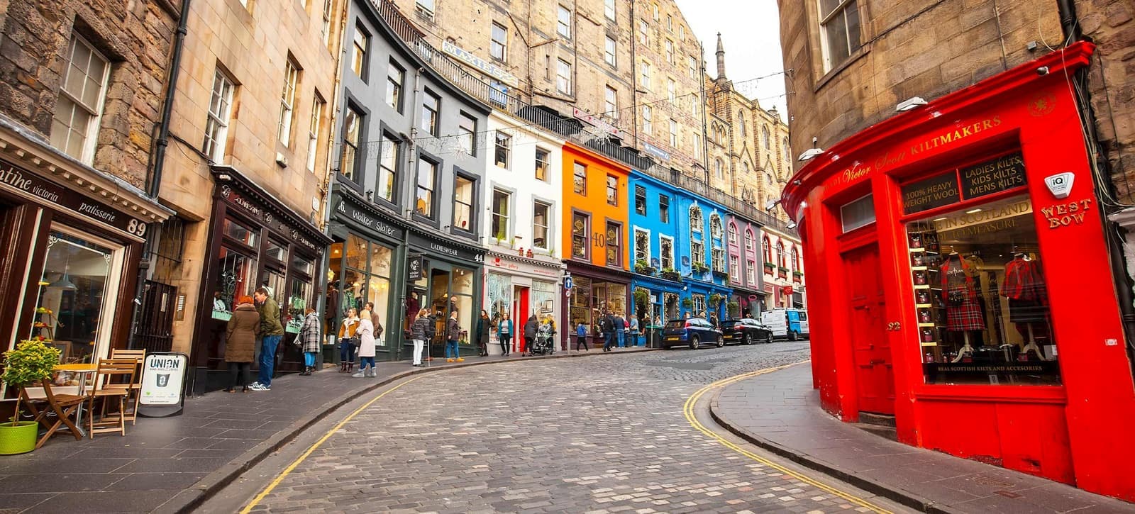 The street view of Victoria Street in Edinburgh, Scotland