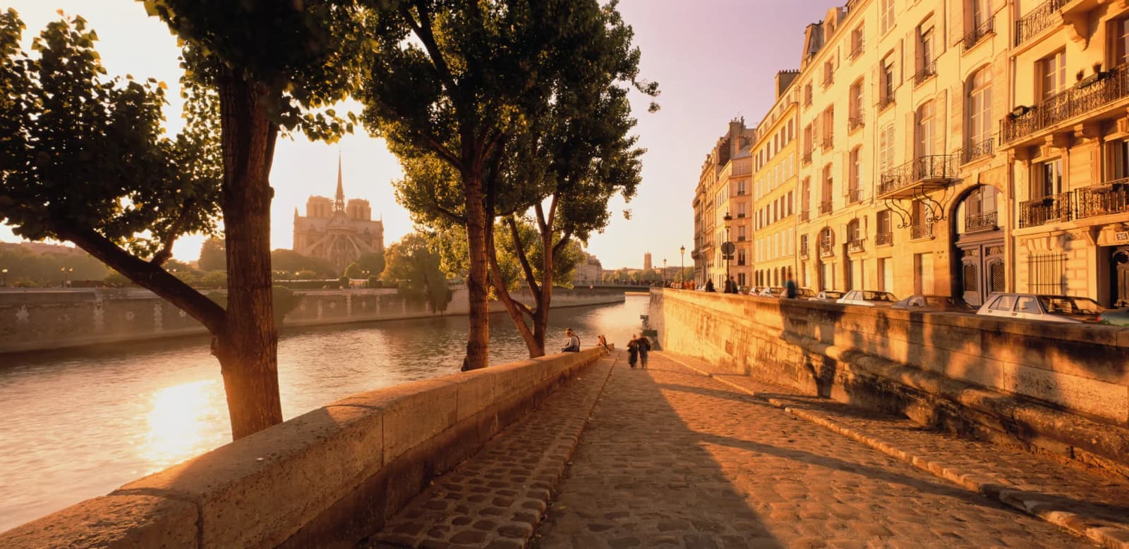 Day Hero Walk by the Seine, Paris, France