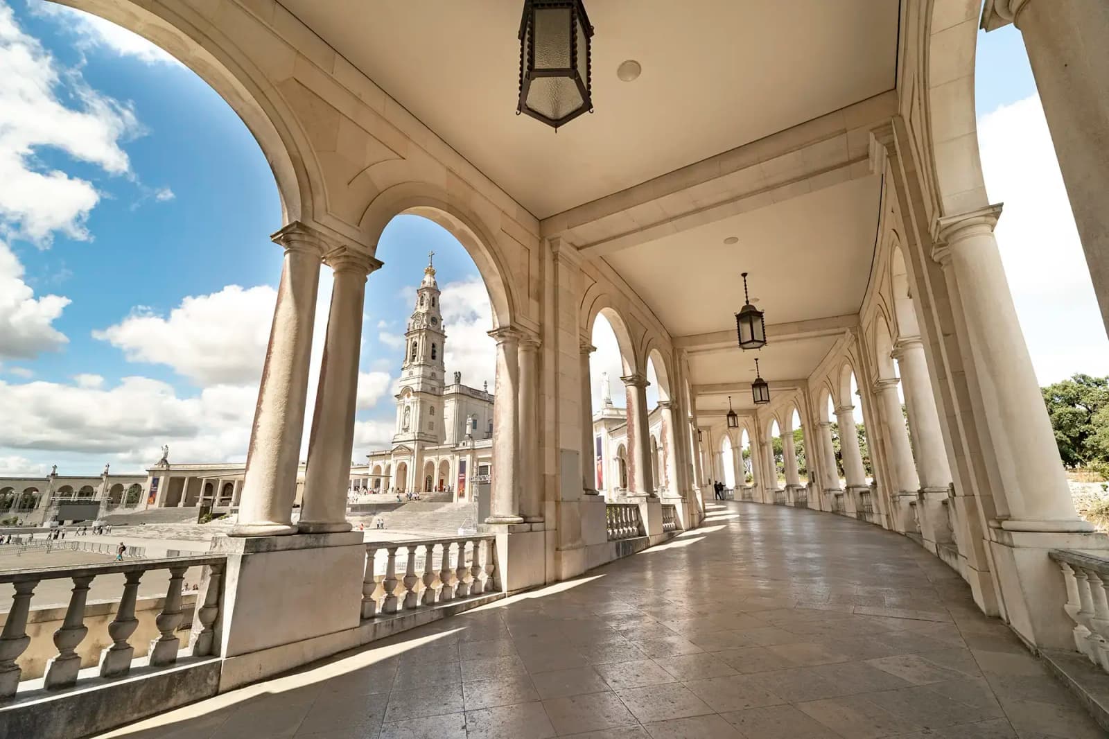 Day Hero Corridor In The Sanctuary Of Fátima