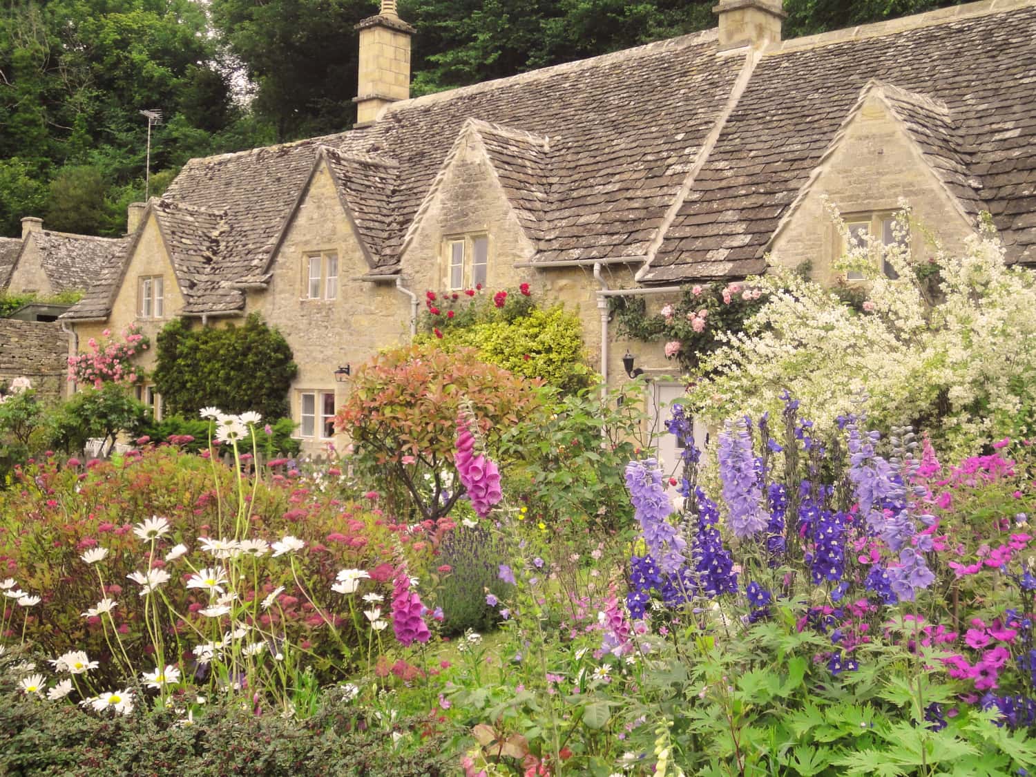 See the picturesque cotswolds houses, Cotswolds, England
