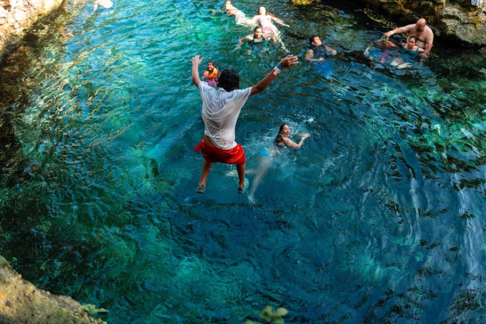 Hoyo Azul cenote